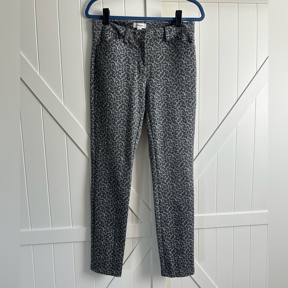 Calvin Klein Pants - EUC Women's Calvin Klein Black and Gray Leopard Print Pants Size 6